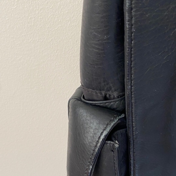 Wilsons Leather Black Messenger Bag - Picture 5 of 9